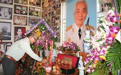 Đồng bào, chiến sỹ miền Nam nghiêng mình trước di ảnh Đại tướng Đồng bào, chiến sỹ miền Nam nghiêng mình trước di ảnh Đại tướng