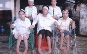 Tang thương chất chồng nơi xóm núi cô quạnh Tang thương chất chồng nơi xóm núi cô quạnh