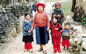 Ông Arthur Erken, Trưởng đại diện Quỹ dân số liên hợp quốc (UNFPA) tại Việt Nam: Hãy nắm bắt “cơ hội dân số già” Ông Arthur Erken, Trưởng đại diện Quỹ dân số liên hợp quốc (UNFPA) tại Việt Nam: Hãy nắm bắt “cơ hội dân số già”
