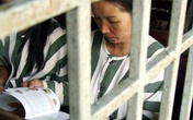 "Thâm cung bí sử" (57-7): Nụ hôn trước cửa trại giam "Thâm cung bí sử" (57-7): Nụ hôn trước cửa trại giam