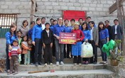Sau trận mưa đá ở Hà Giang: Cán bộ ngân hàng sẻ chia khó khăn Sau trận mưa đá ở Hà Giang: Cán bộ ngân hàng sẻ chia khó khăn