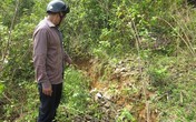 Dân hoang mang vì ngọn núi xuất hiện nhiều vết nứt lớn Dân hoang mang vì ngọn núi xuất hiện nhiều vết nứt lớn