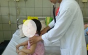 Uống nhầm dầu hỏa, bé 3 tuổi ngộ độc Uống nhầm dầu hỏa, bé 3 tuổi ngộ độc