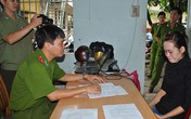 Giả cô giáo, lừa lấy bông tai vàng của hàng loạt học sinh Giả cô giáo, lừa lấy bông tai vàng của hàng loạt học sinh