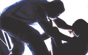 Bị người yêu gạ vào nhà nghỉ "quan hệ", gã trai làng vô tình phạm tội hiếp dâm Bị người yêu gạ vào nhà nghỉ "quan hệ", gã trai làng vô tình phạm tội hiếp dâm