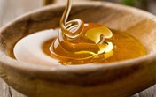 Không nên dùng mật ong đánh tưa lưỡi cho trẻ Không nên dùng mật ong đánh tưa lưỡi cho trẻ