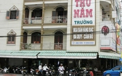 Nghi can cướp tiệm vàng phi thân qua vách kính Nghi can cướp tiệm vàng phi thân qua vách kính