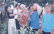 Đại tướng Võ Nguyên Giáp với những người dân quê nhà Đại tướng Võ Nguyên Giáp với những người dân quê nhà