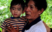 Bắt tài xế hất văng nữ phóng viên trong siêu bão Bắt tài xế hất văng nữ phóng viên trong siêu bão