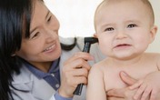 Thực hư chuyện nằm ăn bị viêm tai giữa Thực hư chuyện nằm ăn bị viêm tai giữa