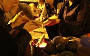 Kiếm nửa triệu đồng mỗi đêm nhờ ngô, khoai nướng Kiếm nửa triệu đồng mỗi đêm nhờ ngô, khoai nướng