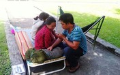 Khóc nấc vì biết 2 con dính liền tim được tách thành công Khóc nấc vì biết 2 con dính liền tim được tách thành công