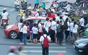 Thất kinh chuyện qua đường Thất kinh chuyện qua đường