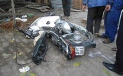 Lái xe tông vào gốc cây, người văng 3m tử vong Lái xe tông vào gốc cây, người văng 3m tử vong