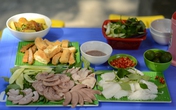 Bún đậu nước quất tấp nập hồ Giảng Võ Bún đậu nước quất tấp nập hồ Giảng Võ