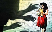 “Dê già” 62 tuổi dùng kẹo dụ dỗ rồi cưỡng hiếp bé gái mới 9 tuổi “Dê già” 62 tuổi dùng kẹo dụ dỗ rồi cưỡng hiếp bé gái mới 9 tuổi
