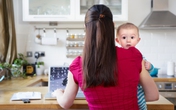 Nếu quá bám mẹ, bé sẽ thiếu tự tin Nếu quá bám mẹ, bé sẽ thiếu tự tin