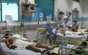 Bị dằm đâm vào chân, bé trai nguy kịch Bị dằm đâm vào chân, bé trai nguy kịch