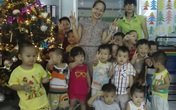 Con bảo mẫu hành hạ trẻ: 'Sao mẹ không gọi điện về?' Con bảo mẫu hành hạ trẻ: 'Sao mẹ không gọi điện về?'