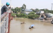 Hai cô gái bất ngờ nhảy cầu tự tử Hai cô gái bất ngờ nhảy cầu tự tử