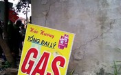 Nhà cháy kinh hoàng, bé gái 8 tuổi rơi từ tầng 3 xuống đất Nhà cháy kinh hoàng, bé gái 8 tuổi rơi từ tầng 3 xuống đất