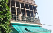 Chồng lao vào lửa cứu vợ bại liệt nhưng thất bại Chồng lao vào lửa cứu vợ bại liệt nhưng thất bại