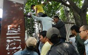 Giang hồ phá cổng ĐH Hùng Vương trấn áp giáo viên, sinh viên Giang hồ phá cổng ĐH Hùng Vương trấn áp giáo viên, sinh viên