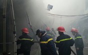Chợ Nhà Xanh Hà Nội chìm trong khói lửa Chợ Nhà Xanh Hà Nội chìm trong khói lửa
