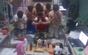 Phản cảm nam thanh nữ tú "tế sống" bạn đang ngủ Phản cảm nam thanh nữ tú "tế sống" bạn đang ngủ