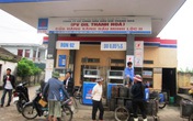 Người dân đổ xô mua xăng... về dự trữ Người dân đổ xô mua xăng... về dự trữ