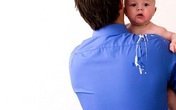 Bé bị nôn: những dấu hiệu bình thường và bất bình thường Bé bị nôn: những dấu hiệu bình thường và bất bình thường