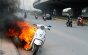 Xe Attila cháy ngùn ngụt giữa đường Xe Attila cháy ngùn ngụt giữa đường