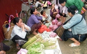 Độc đáo khu chợ Việt lưu hành cùng lúc 3 loại tiền Độc đáo khu chợ Việt lưu hành cùng lúc 3 loại tiền
