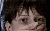 Bé trai 6 tuổi bị bắt cóc và cưỡng hiếp Bé trai 6 tuổi bị bắt cóc và cưỡng hiếp
