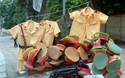 Trang phục “nhái” công an là quần áo... mầm non Trang phục “nhái” công an là quần áo... mầm non
