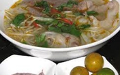 Kinh hãi bún huỳnh quang đầu độc thực khách mỗi buổi sáng Kinh hãi bún huỳnh quang đầu độc thực khách mỗi buổi sáng