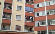 Bé gái 4 tuổi ngã từ tầng 11 Bé gái 4 tuổi ngã từ tầng 11