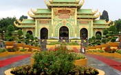 Ngôi đền dát vàng ở Bình Dương Ngôi đền dát vàng ở Bình Dương