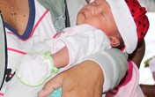 Giúp trẻ sơ sinh phát triển tâm lý lành mạnh Giúp trẻ sơ sinh phát triển tâm lý lành mạnh