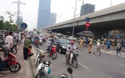 Chở nhau về quê, hai chị em bị xe khách đâm Chở nhau về quê, hai chị em bị xe khách đâm