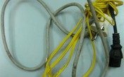 Chồng rình vợ tắm, dí điện mưu sát Chồng rình vợ tắm, dí điện mưu sát