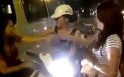 Kiều nữ đi SH tát cô gái chạy Vespa Kiều nữ đi SH tát cô gái chạy Vespa