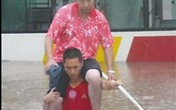 Dân mạng bức xúc vì tài xế đè đầu cưỡi cổ lính cứu hỏa Dân mạng bức xúc vì tài xế đè đầu cưỡi cổ lính cứu hỏa