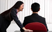 Chồng kiếm cơm nhờ… cặp với sếp già Chồng kiếm cơm nhờ… cặp với sếp già