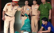 Nằm cạnh… hổ mang chúa trên xe khách Nằm cạnh… hổ mang chúa trên xe khách