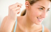 Rước bệnh do… lấy ráy tai Rước bệnh do… lấy ráy tai