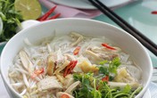 Cách nấu phở gà đơn giản mà ngọt thơm Cách nấu phở gà đơn giản mà ngọt thơm