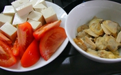 Ngọt mát canh nghêu nấu cà chua, đậu phụ Ngọt mát canh nghêu nấu cà chua, đậu phụ