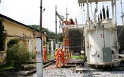 Hà Nội: Nổ lớn, hàng nghìn hộ dân mất điện Hà Nội: Nổ lớn, hàng nghìn hộ dân mất điện