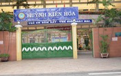 Kinh hoàng cháu bé 8 tuổi bị đâm khi vừa tan học Kinh hoàng cháu bé 8 tuổi bị đâm khi vừa tan học